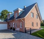 massivhaus-fertighaus-bremen-einfamilienhaus-M174-Eingang-web1-e1489409368628