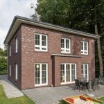 massivhaus-villa-bremen-fertighaus-V143-Garten-e1490019679776